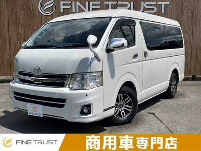 TOYOTA HIACE VAN