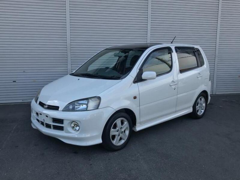 DAIHATSU YRV