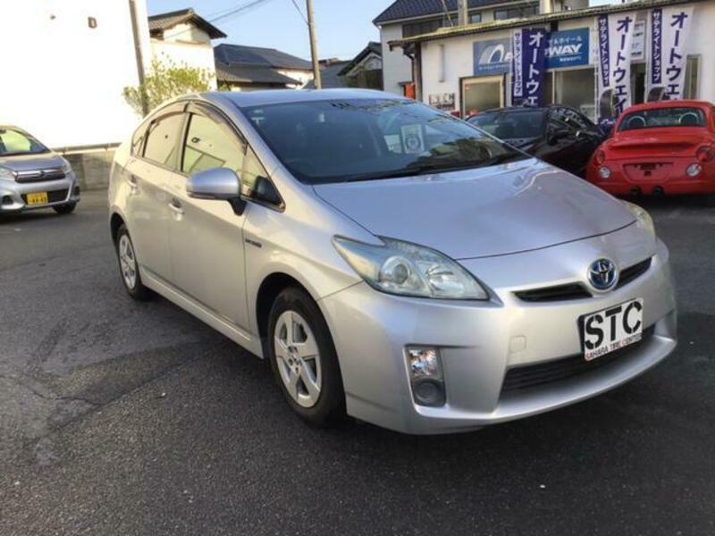 TOYOTA PRIUS