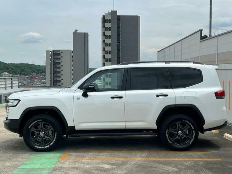 LAND CRUISER