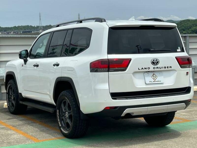 LAND CRUISER