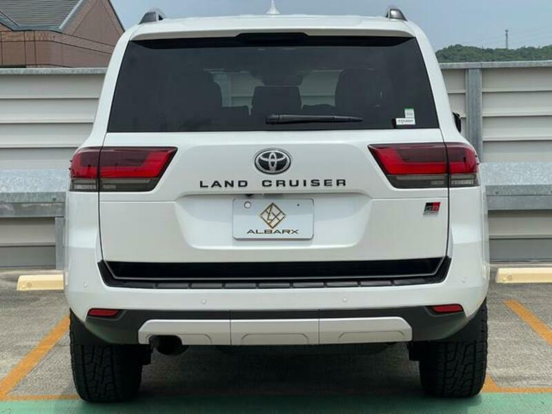 LAND CRUISER