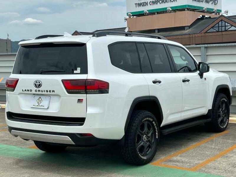 LAND CRUISER