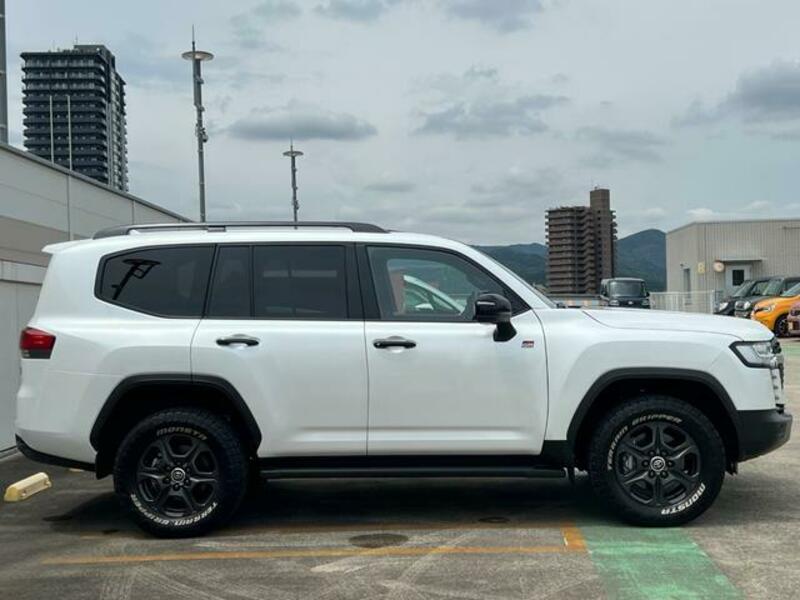 LAND CRUISER