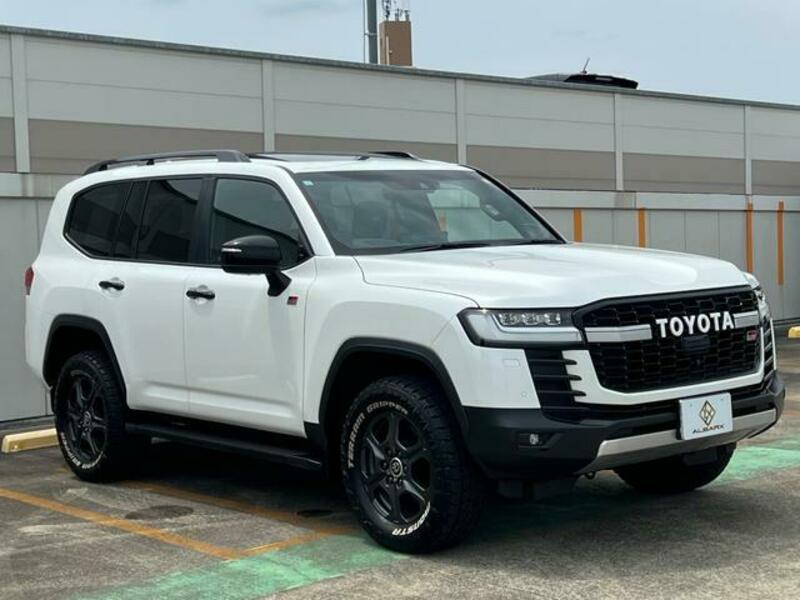 LAND CRUISER