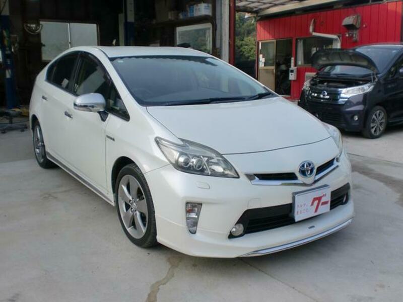 TOYOTA PRIUS