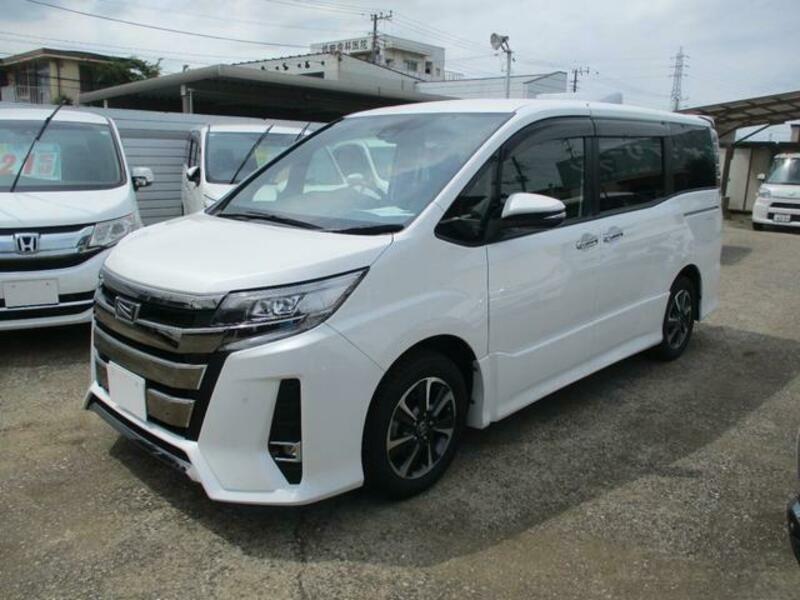 TOYOTA NOAH