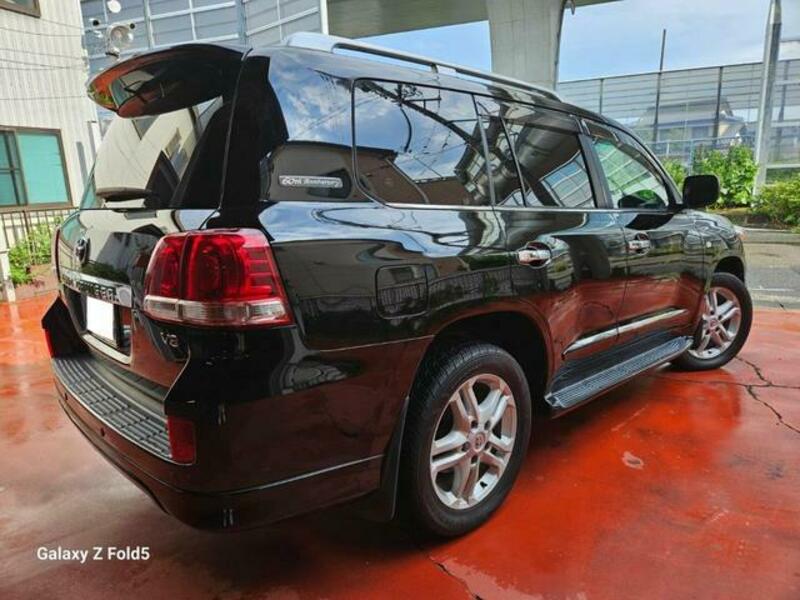 LAND CRUISER