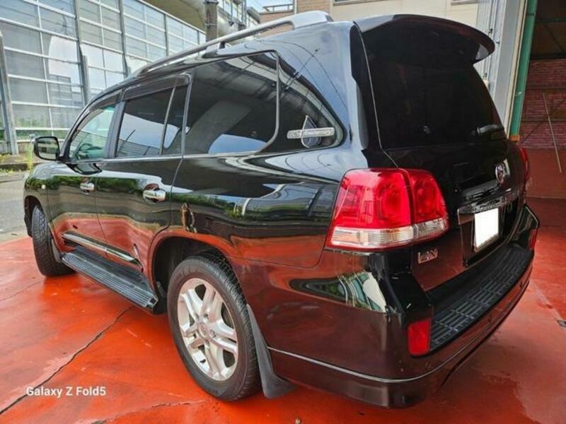 LAND CRUISER