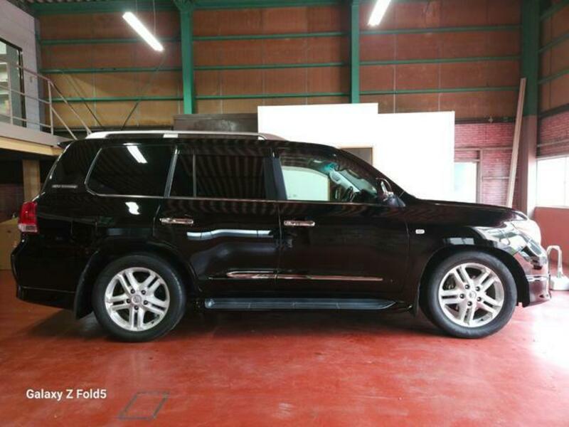 LAND CRUISER