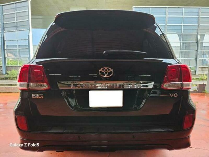 LAND CRUISER