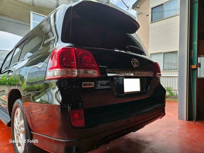 LAND CRUISER