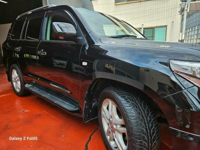 LAND CRUISER