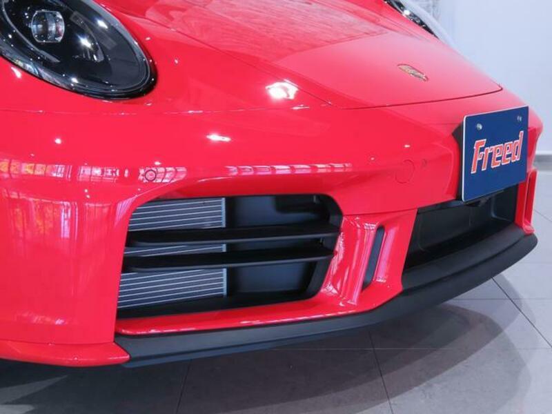 911