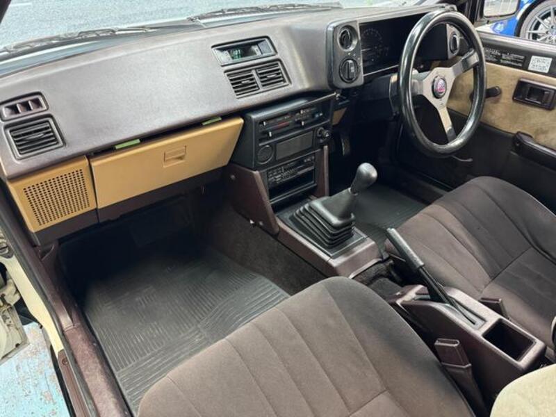 COROLLA LEVIN