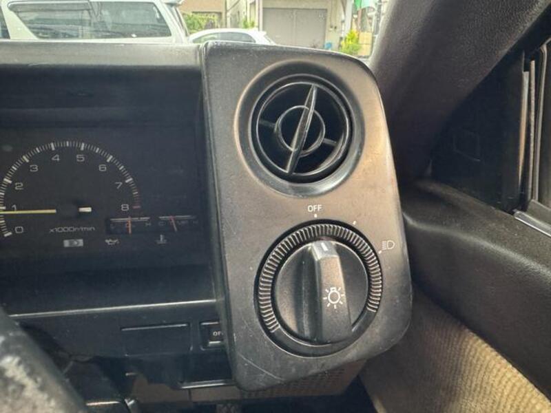 COROLLA LEVIN