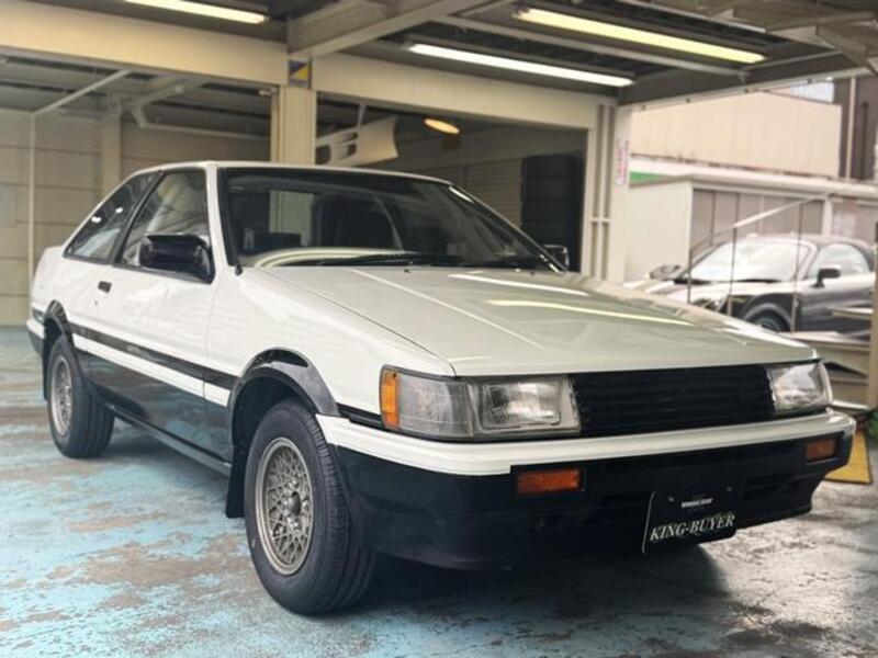 COROLLA LEVIN