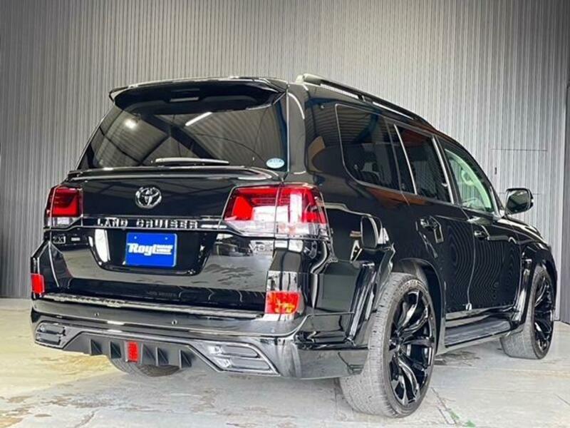 LAND CRUISER