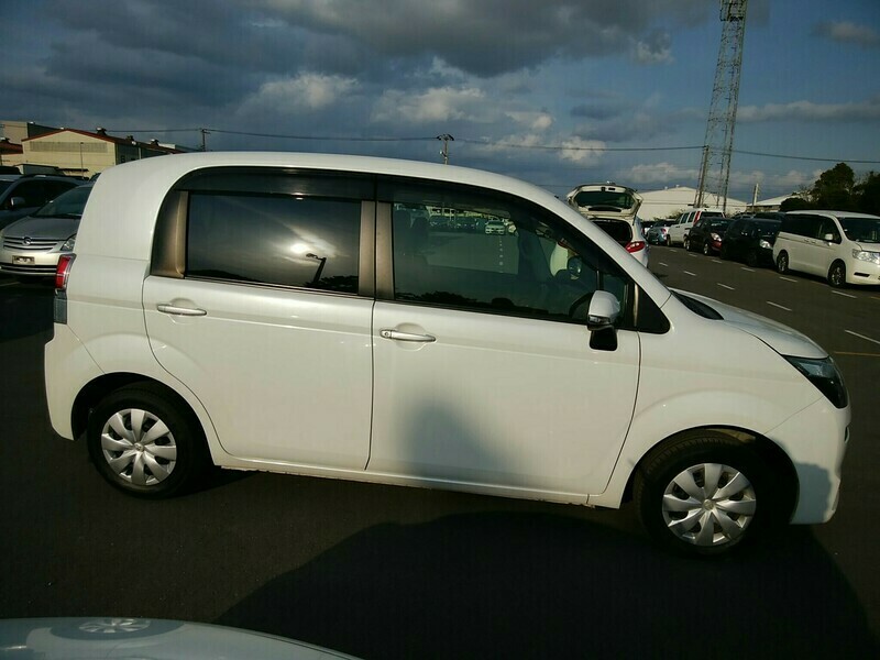 Toyota spade 2014