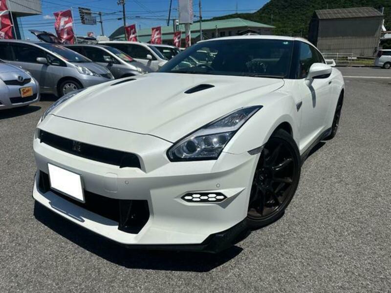 NISSAN GT-R