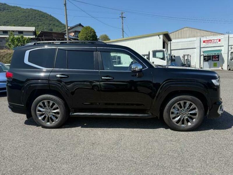 LAND CRUISER