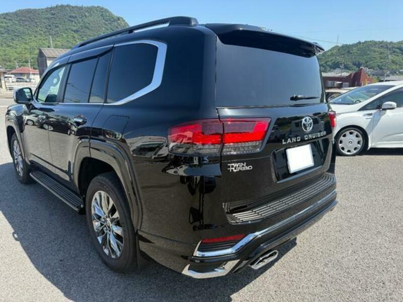 LAND CRUISER