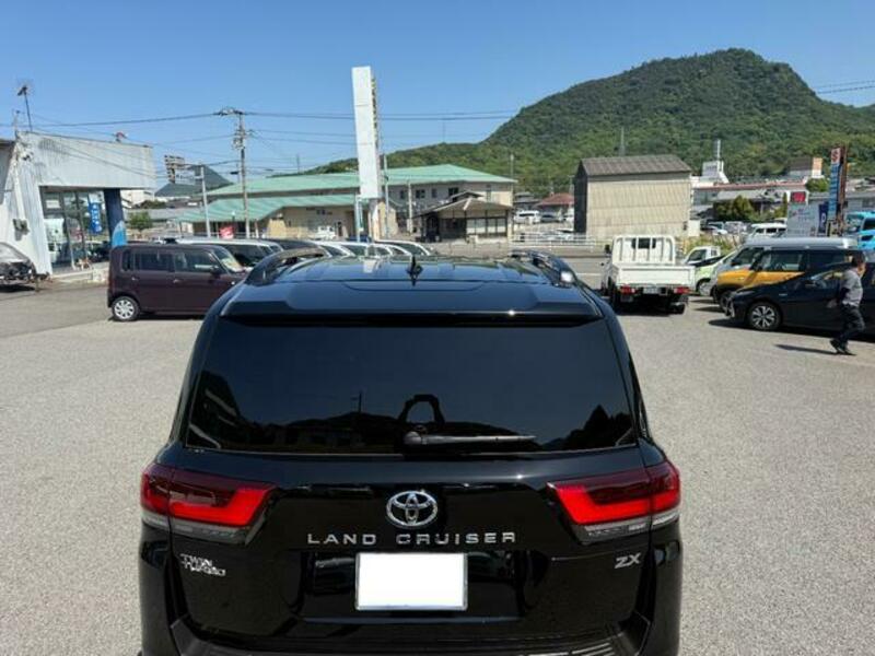 LAND CRUISER
