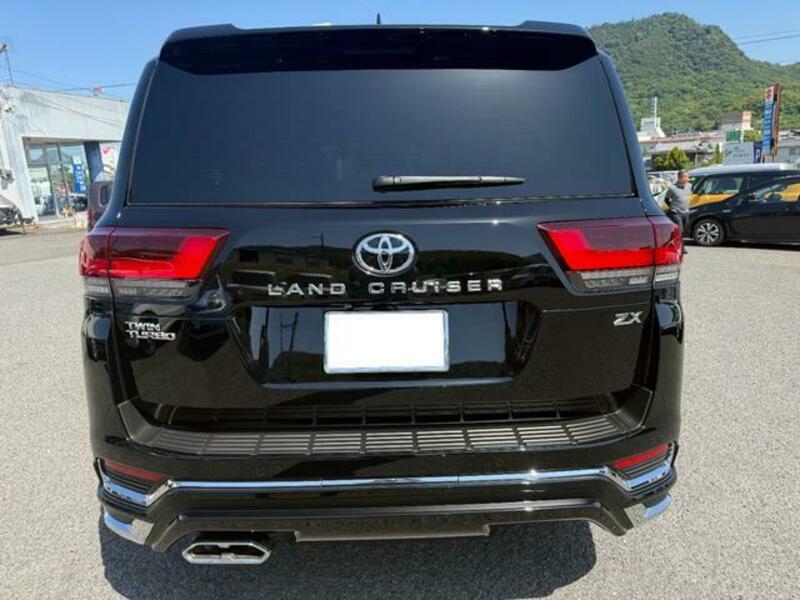 LAND CRUISER