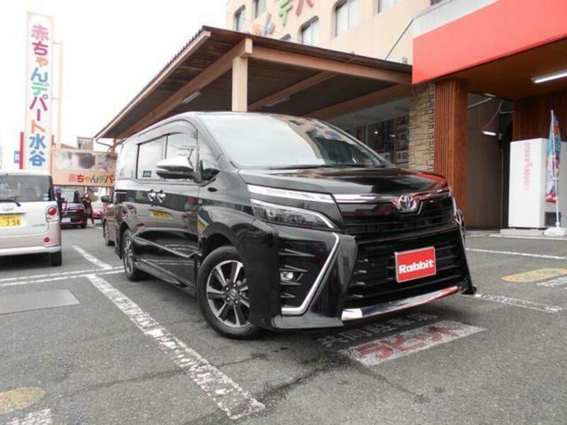 TOYOTA VOXY
