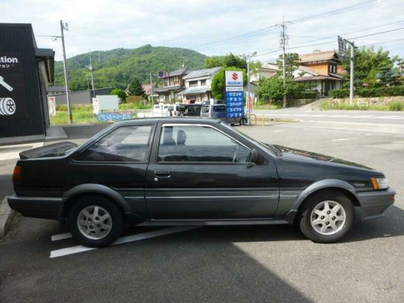 COROLLA LEVIN