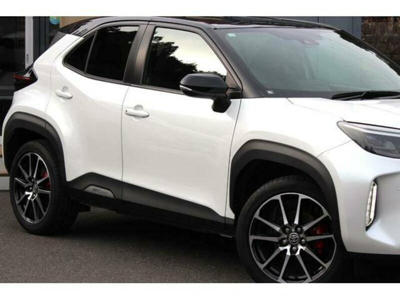 YARIS CROSS
