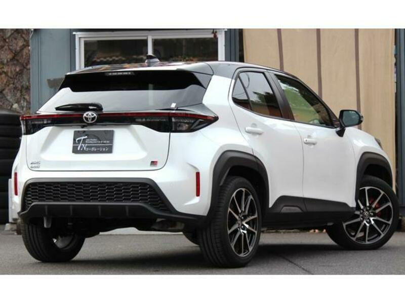 YARIS CROSS