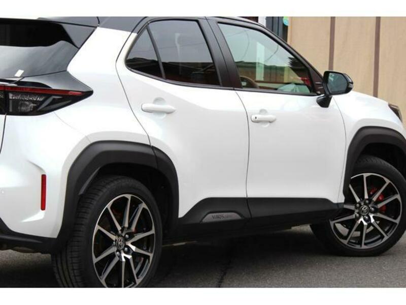 YARIS CROSS