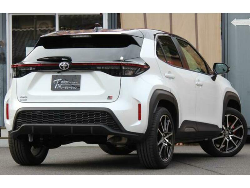 YARIS CROSS