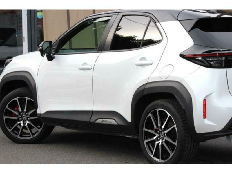 YARIS CROSS