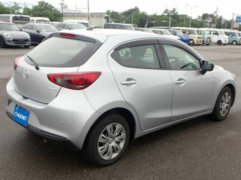 MAZDA2