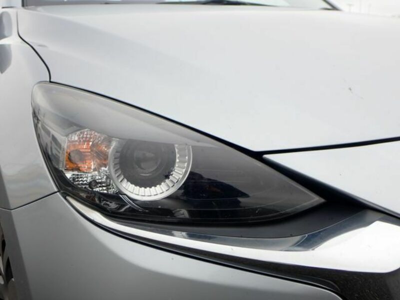 MAZDA2