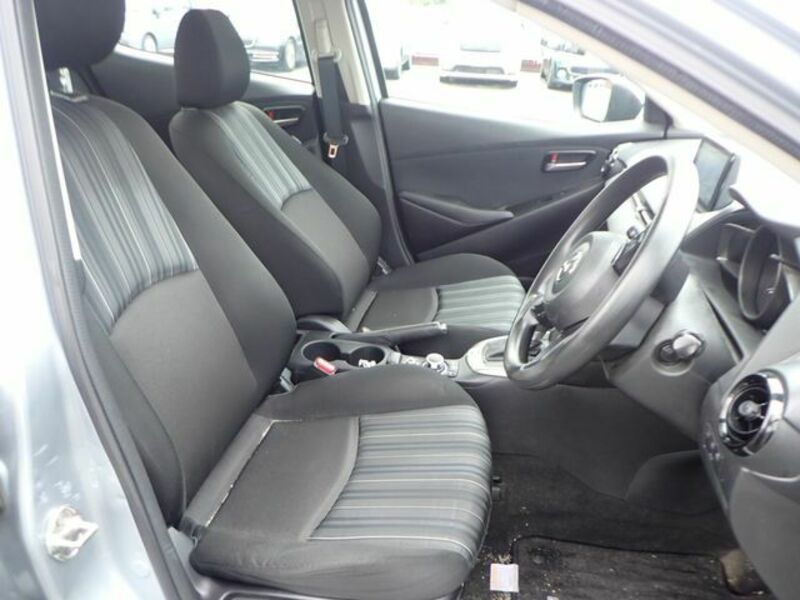 MAZDA2