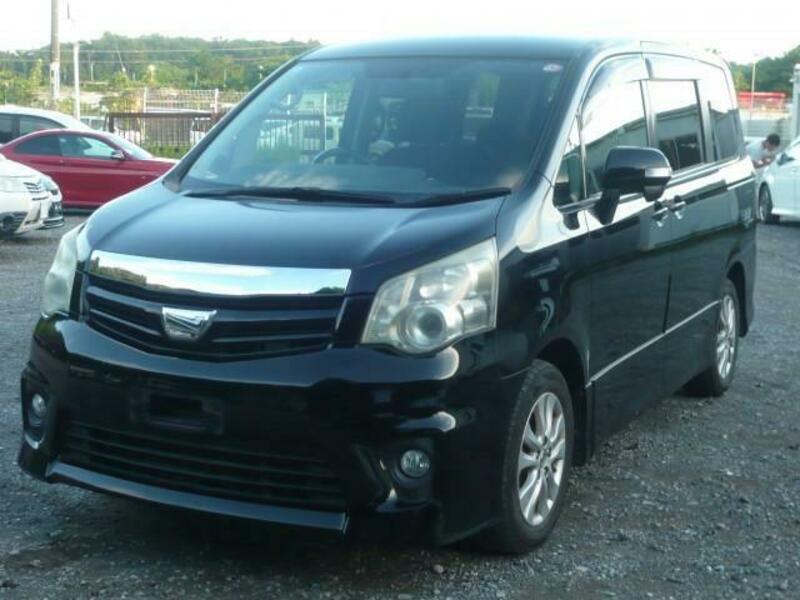 TOYOTA NOAH