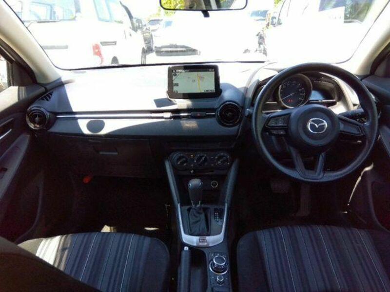 MAZDA2