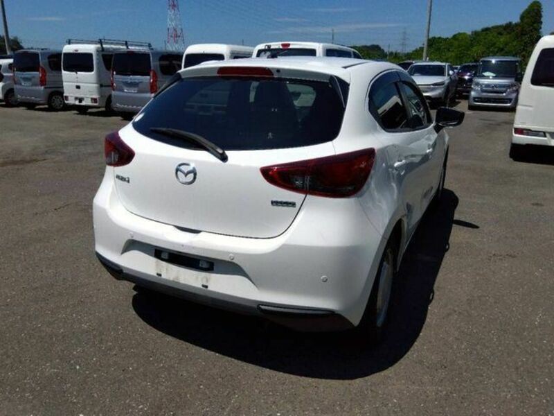 MAZDA2