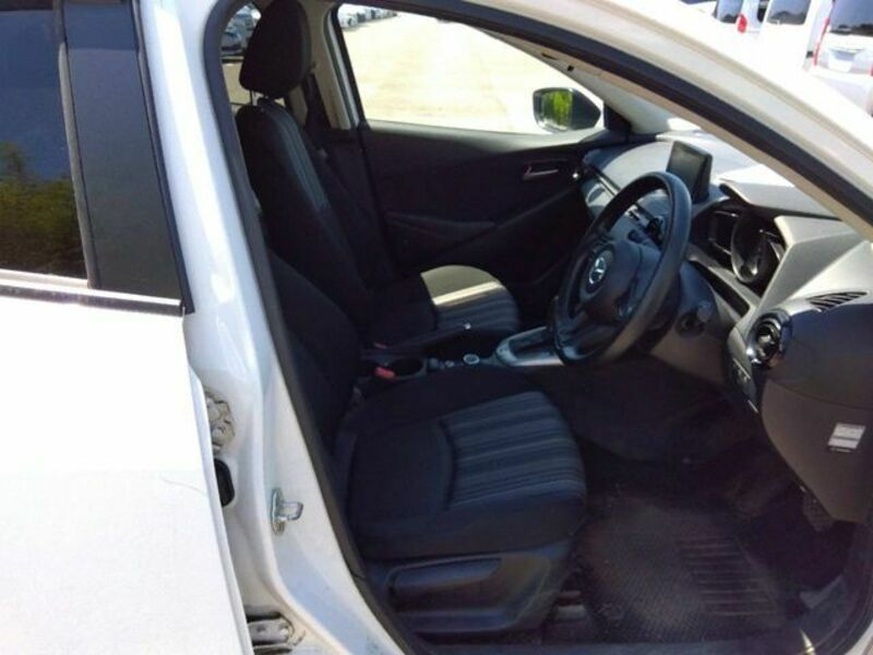 MAZDA2