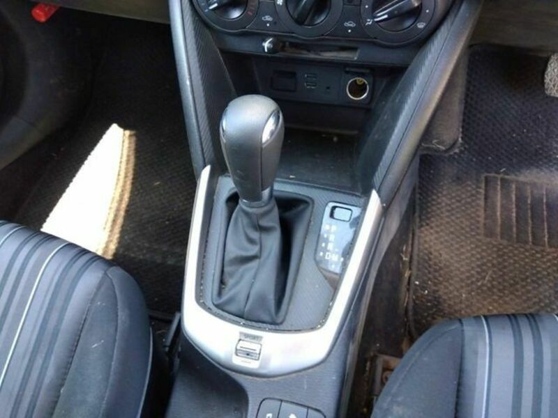 MAZDA2