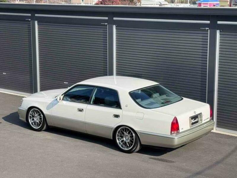 CROWN MAJESTA