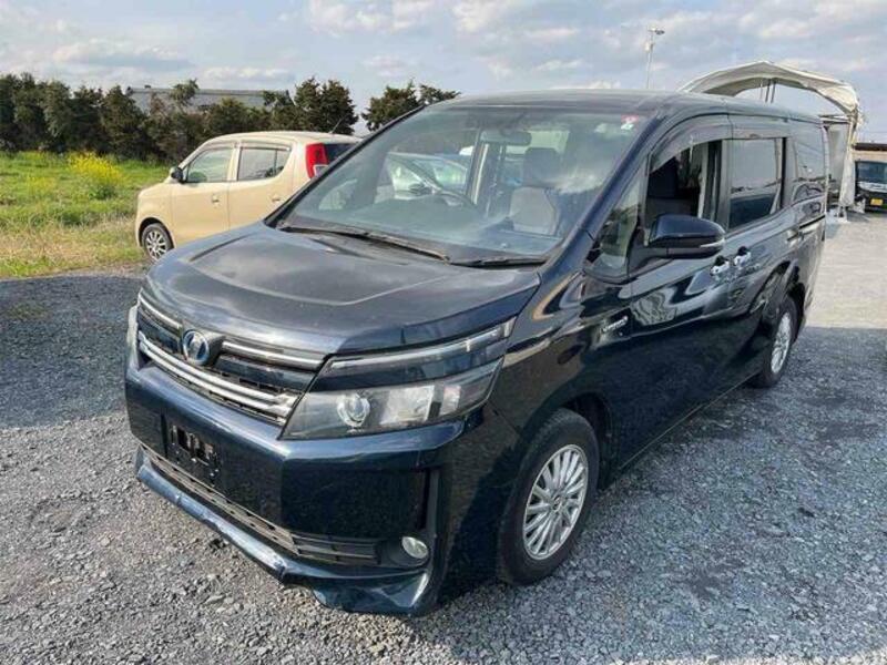 TOYOTA VOXY