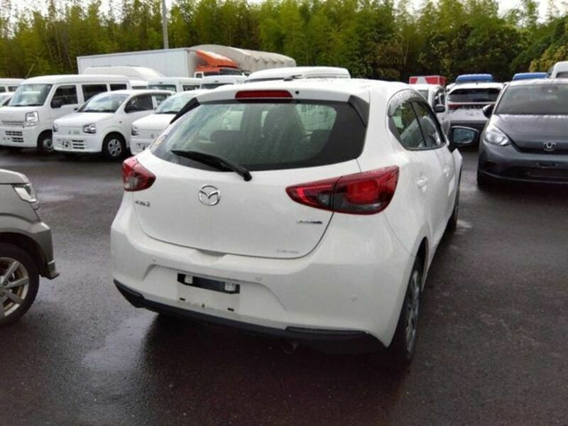 MAZDA2