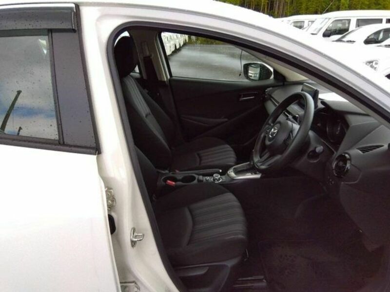 MAZDA2
