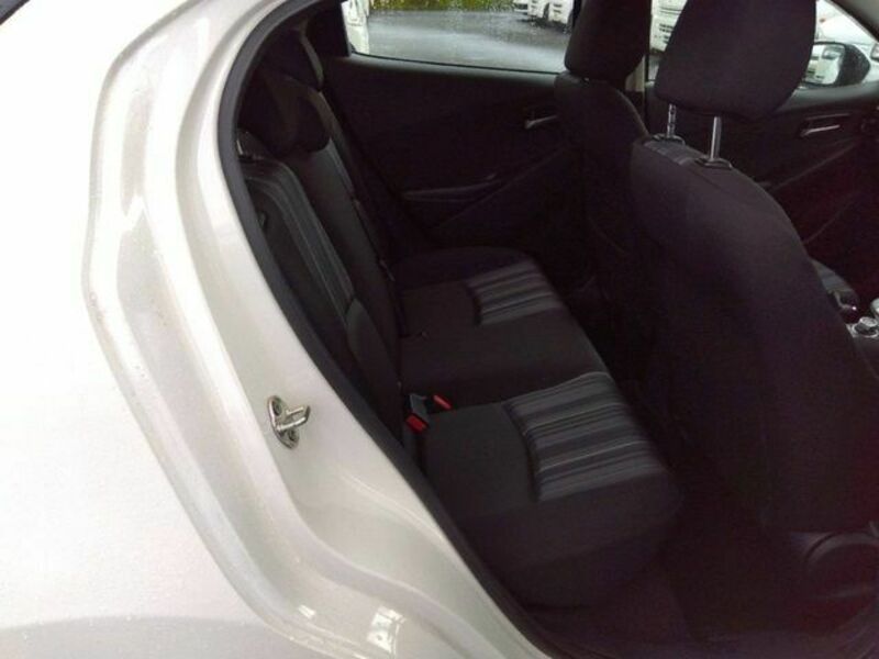 MAZDA2