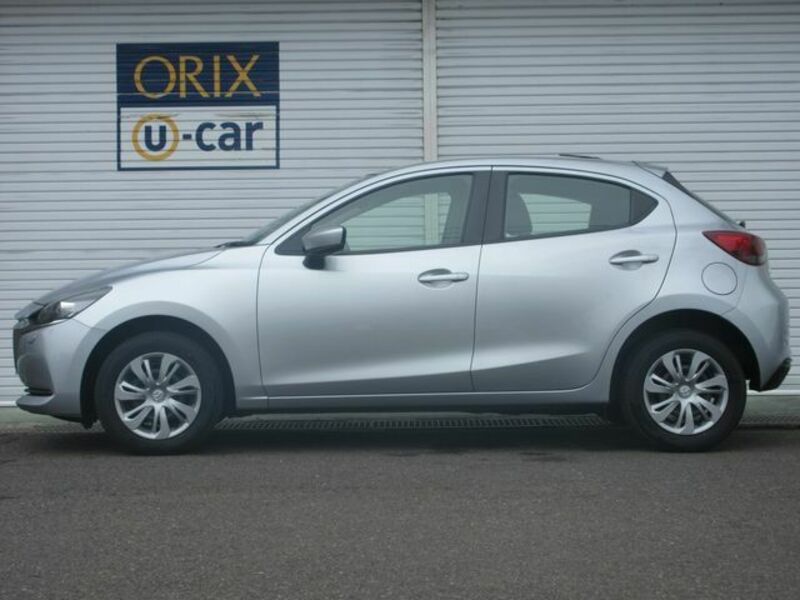 MAZDA2