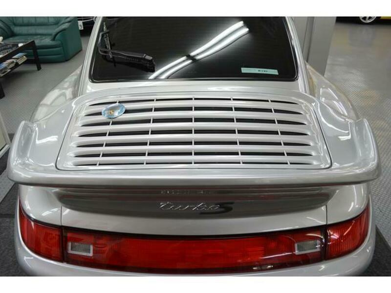 911